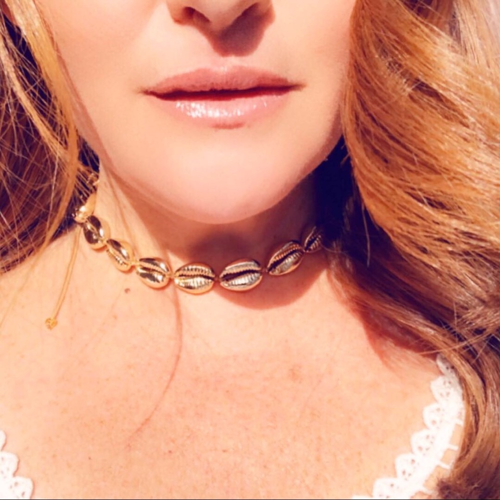 Gold adjustable shell 🐚 choker brand new! ❤️